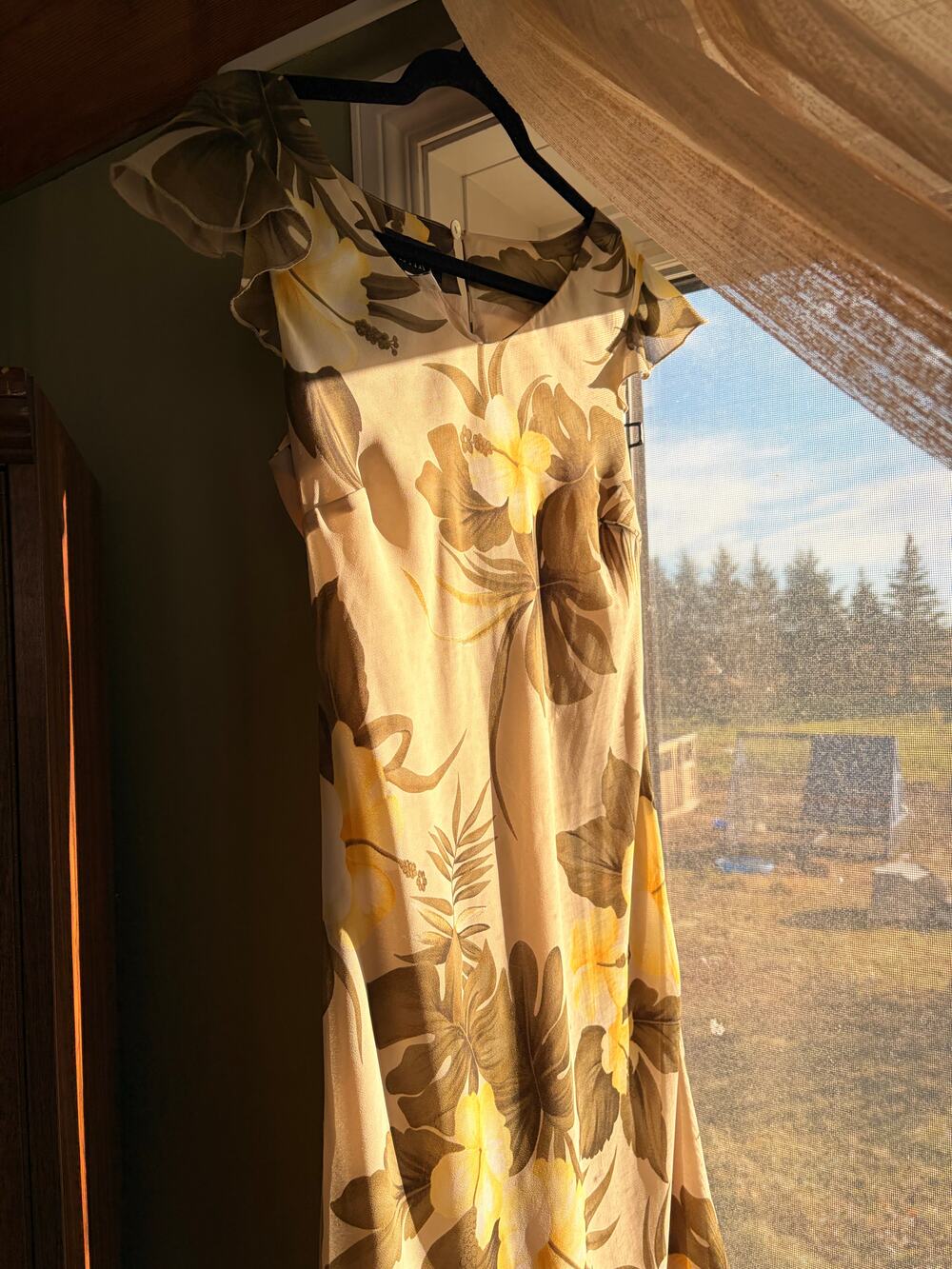 Apart Vintage Y2K Hibiscus Floral Midi Dress Size 8 Tropical Flutter Sleeve Bias